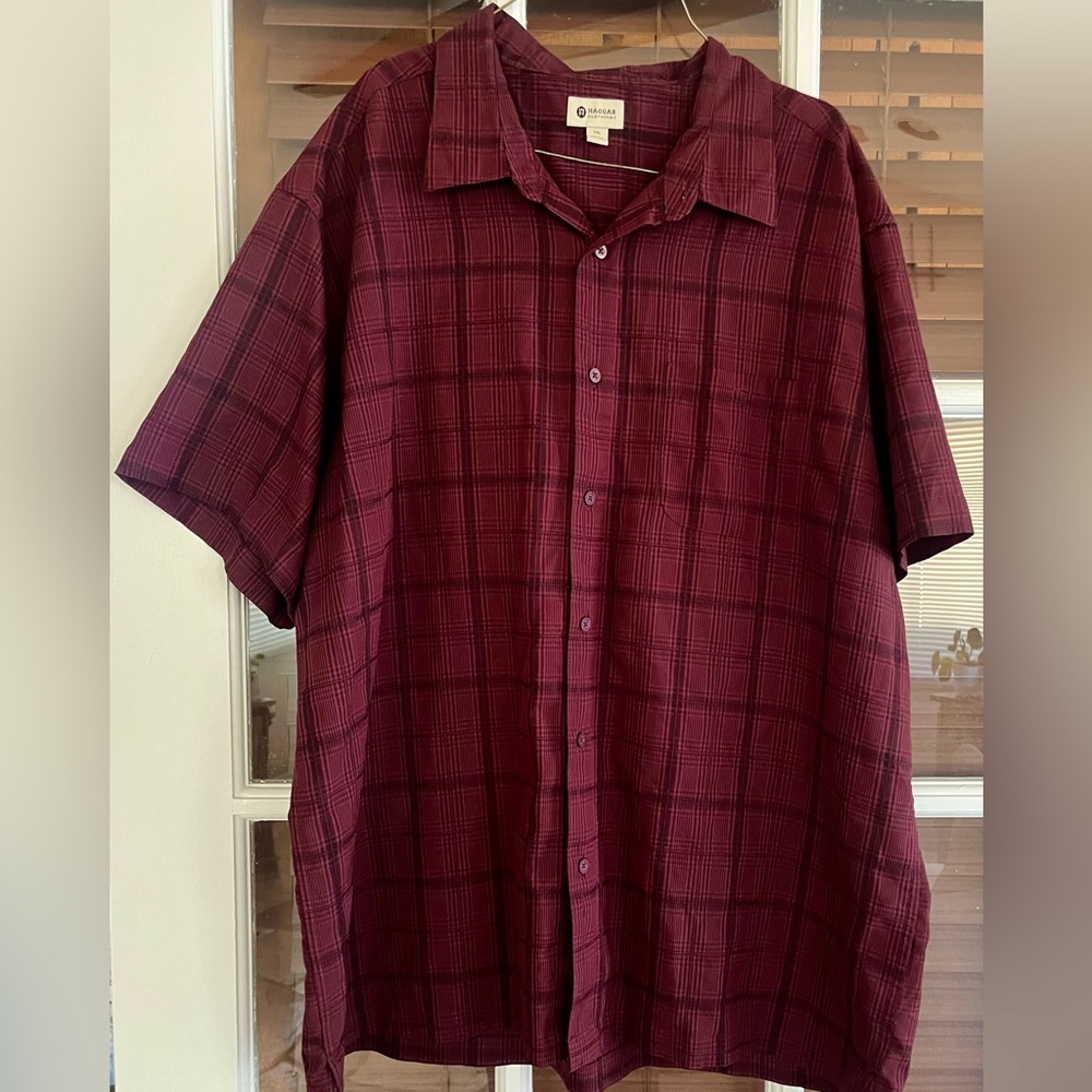 Mens Maroon Haggar Button Down short sleeve shirt